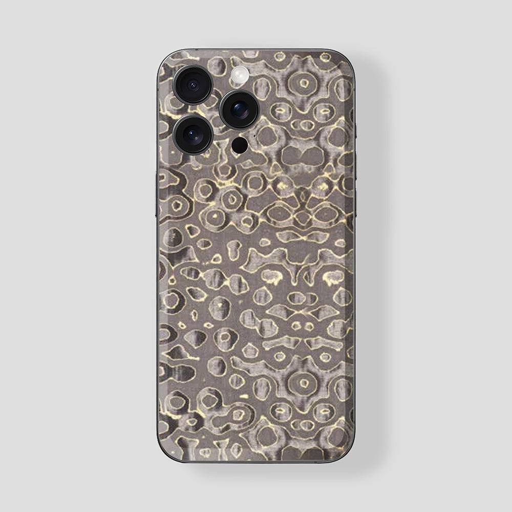 Custom iPhone 15 Pro | Pro Max in Titan Black Carbon Gold Fiber - Gatti Luxury