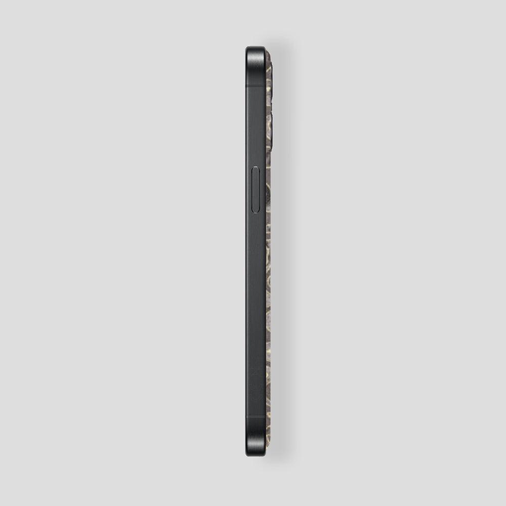 Custom iPhone 15 Pro | Pro Max in Titan Black Carbon Gold Fiber - Gatti Luxury