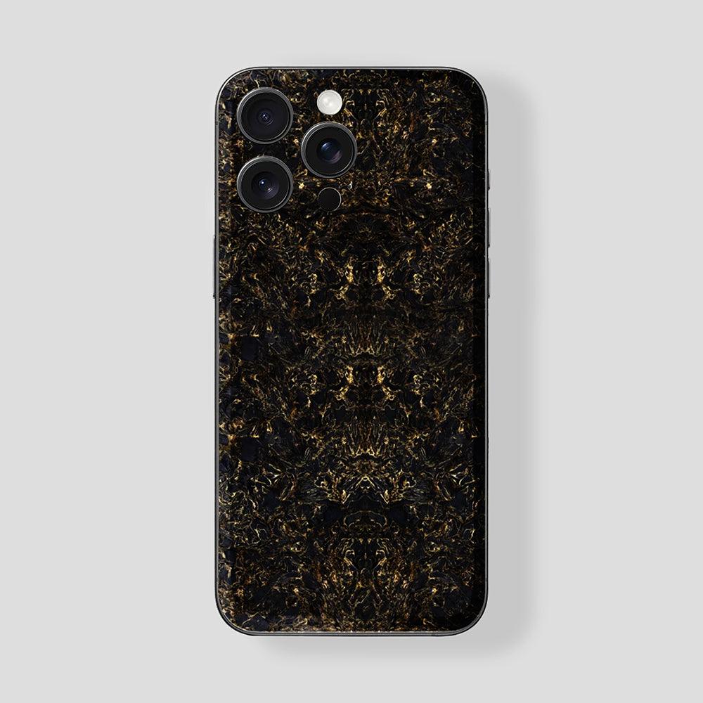 Custom iPhone 15 Pro | Pro Max in Titan Black Carbon Gold Fiber M - Gatti Luxury